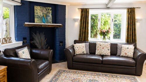 Juliet Cottage - Sleeps up to 3 - Large Hot Tub