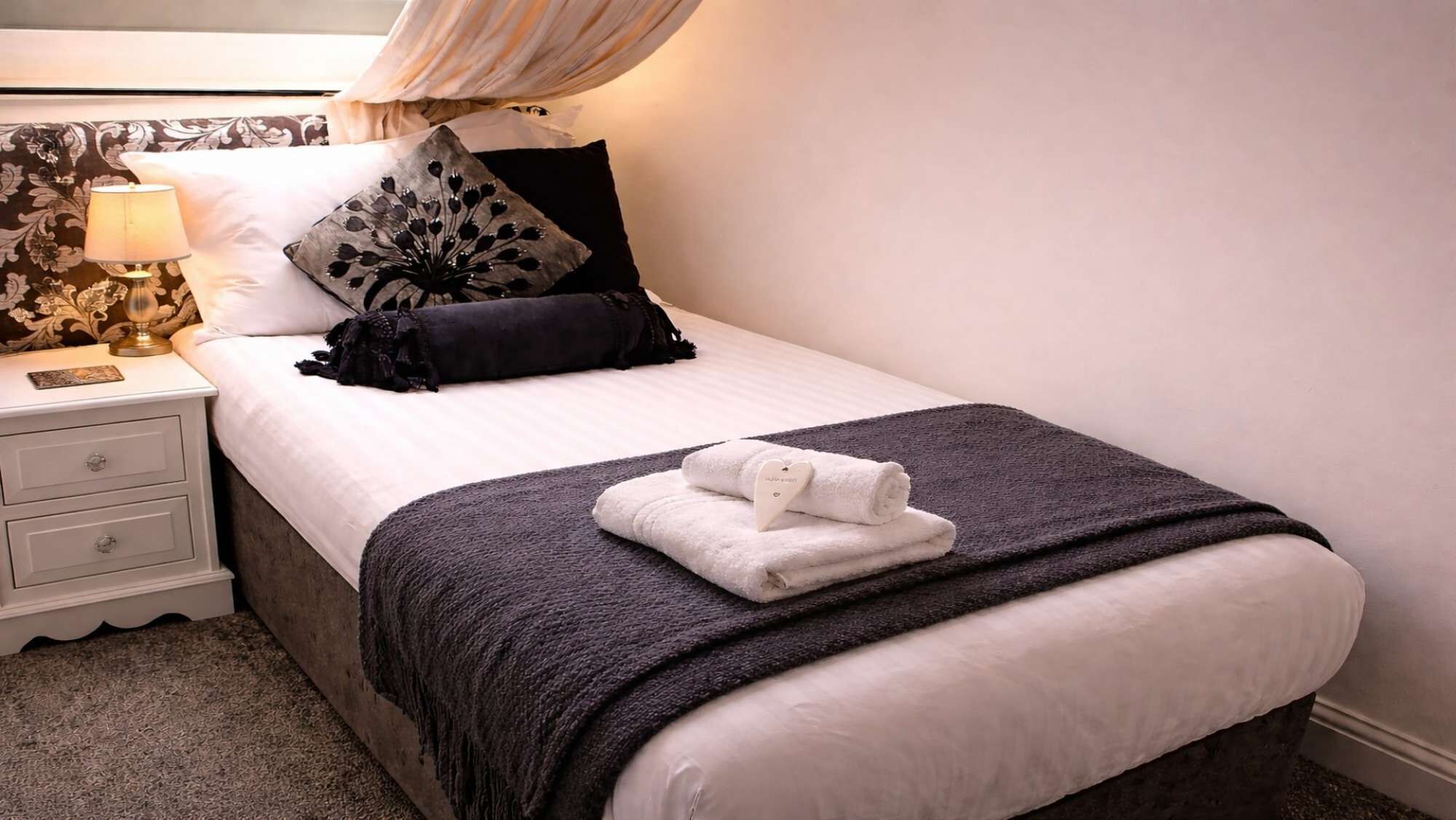 2 habitaciones, tabla de planchar con plancha y wifi 