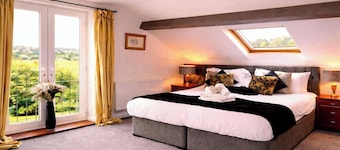 Juliet Cottage - Sleeps up to 3 - Large Hot Tub