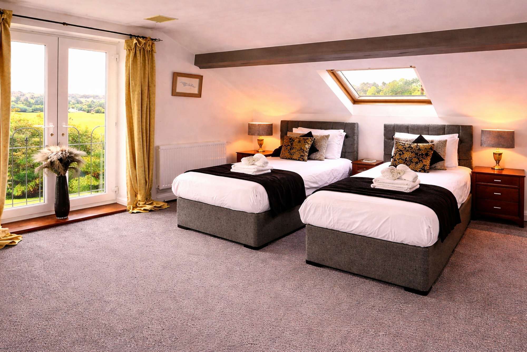 2 bedrooms, iron/ironing board, WiFi