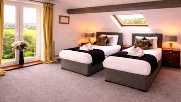 2 bedrooms, iron/ironing board, WiFi