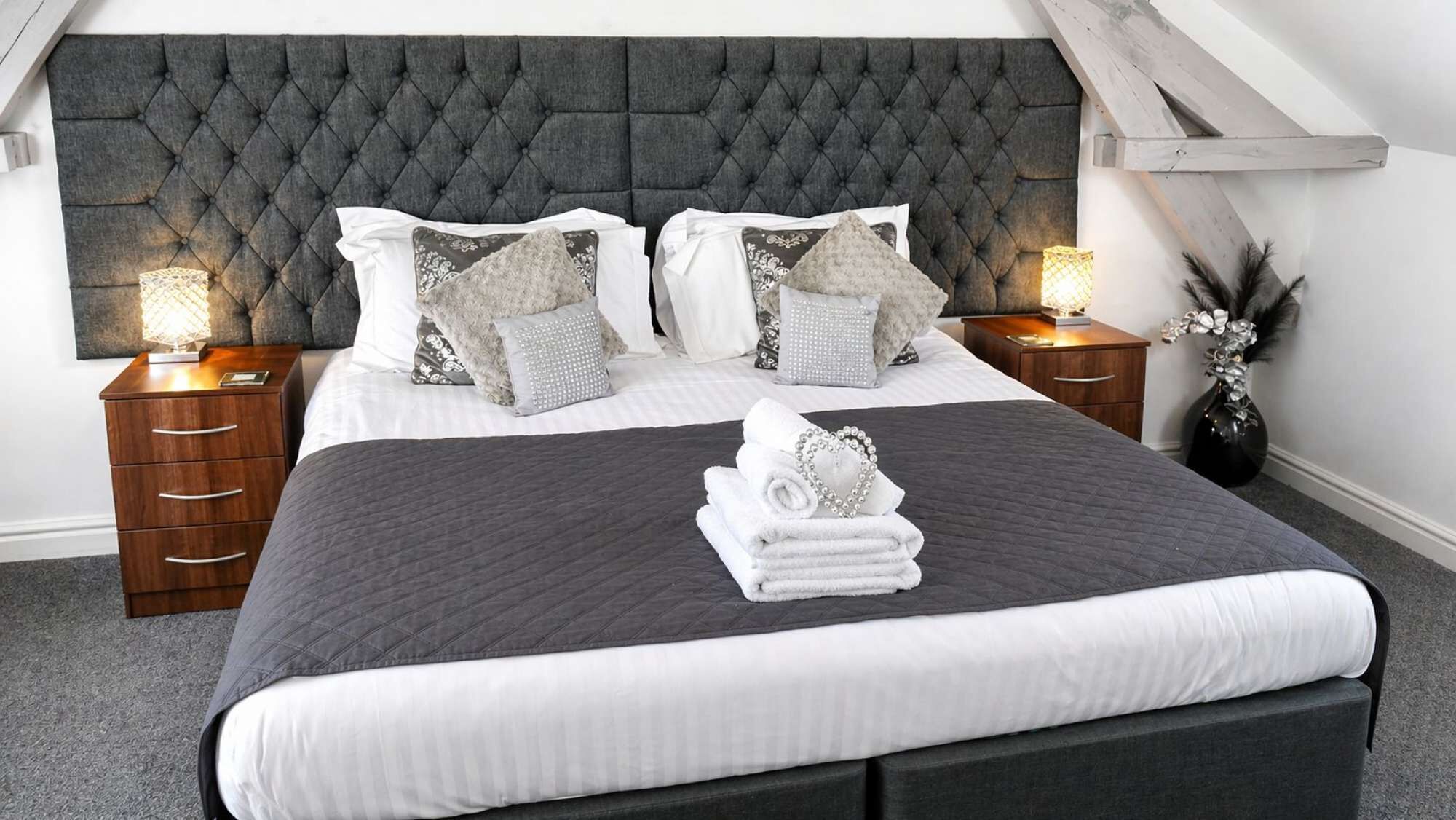 2 bedrooms, iron/ironing board, WiFi