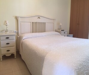 Appartamento, 2 camere da letto, terrazzo | 2 camere, ferro/asse da stiro, lenzuola