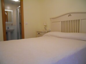 Apartment, 2 Bedrooms, Terrace | 2 bedrooms, iron/ironing board, bed sheets - PUERTA PALMAR H2 (Denia)