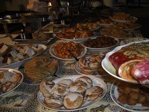 Sarapan dihidangkan 