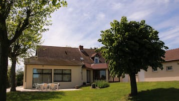Family House (Grande Maison Bourgeoise) | Exterior
