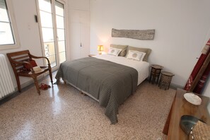5 bedrooms, iron/ironing board, free WiFi, bed sheets