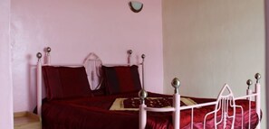 Doppelzimmer | Schreibtisch, Verdunkelungsvorhänge, kostenloses WLAN, Bettwäsche