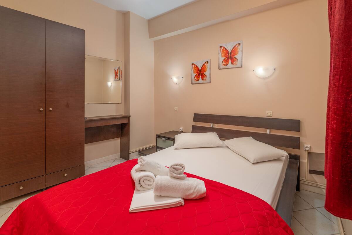 Departamento, 1 habitación, vista al mar | Caja de seguridad en la habitación, escritorio y cunas gratuitas