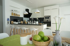 Fridge, microwave, oven, stovetop