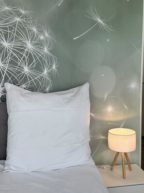 1 habitación, caja de seguridad en la habitación y escritorio 