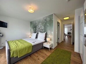 1 室のベッドルーム、セーフティボックス (室内)、デスク、防音設備