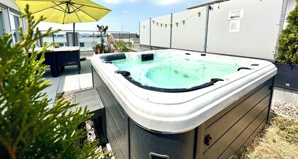 Penthouse, appartement moderne haut, sans barriĂšre, terrasse sur le toit avec vue panoramique