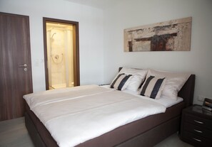 Caja de seguridad en la habitación, wifi gratis y ropa de cama