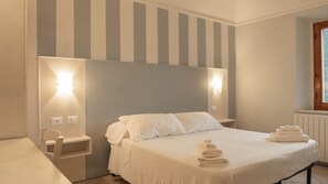 Classic Double or Twin Room, Private Bathroom | Desk, blackout curtains, soundproofing, free WiFi - Hotel La Smorfia (Rosignano Marittimo)
