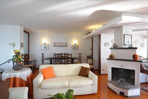 Cottage | Living room | LCD TV