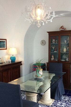 Cottage | 3 bedrooms, iron/ironing board, WiFi, bed sheets