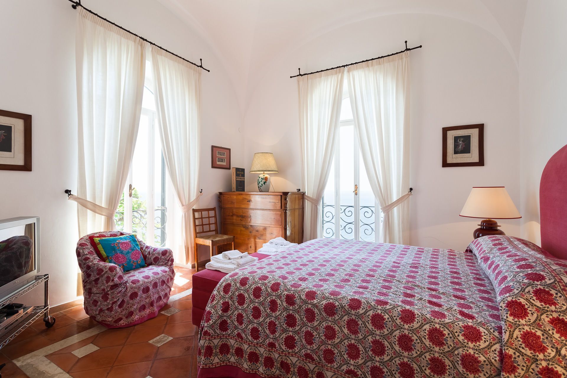 Cottage | 3 bedrooms, individually decorated, iron/ironing board, travel crib