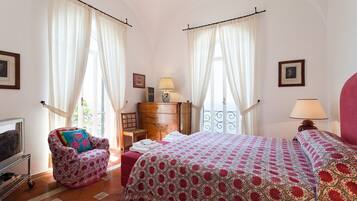 Cottage | 3 bedrooms, individually decorated, iron/ironing board, travel crib