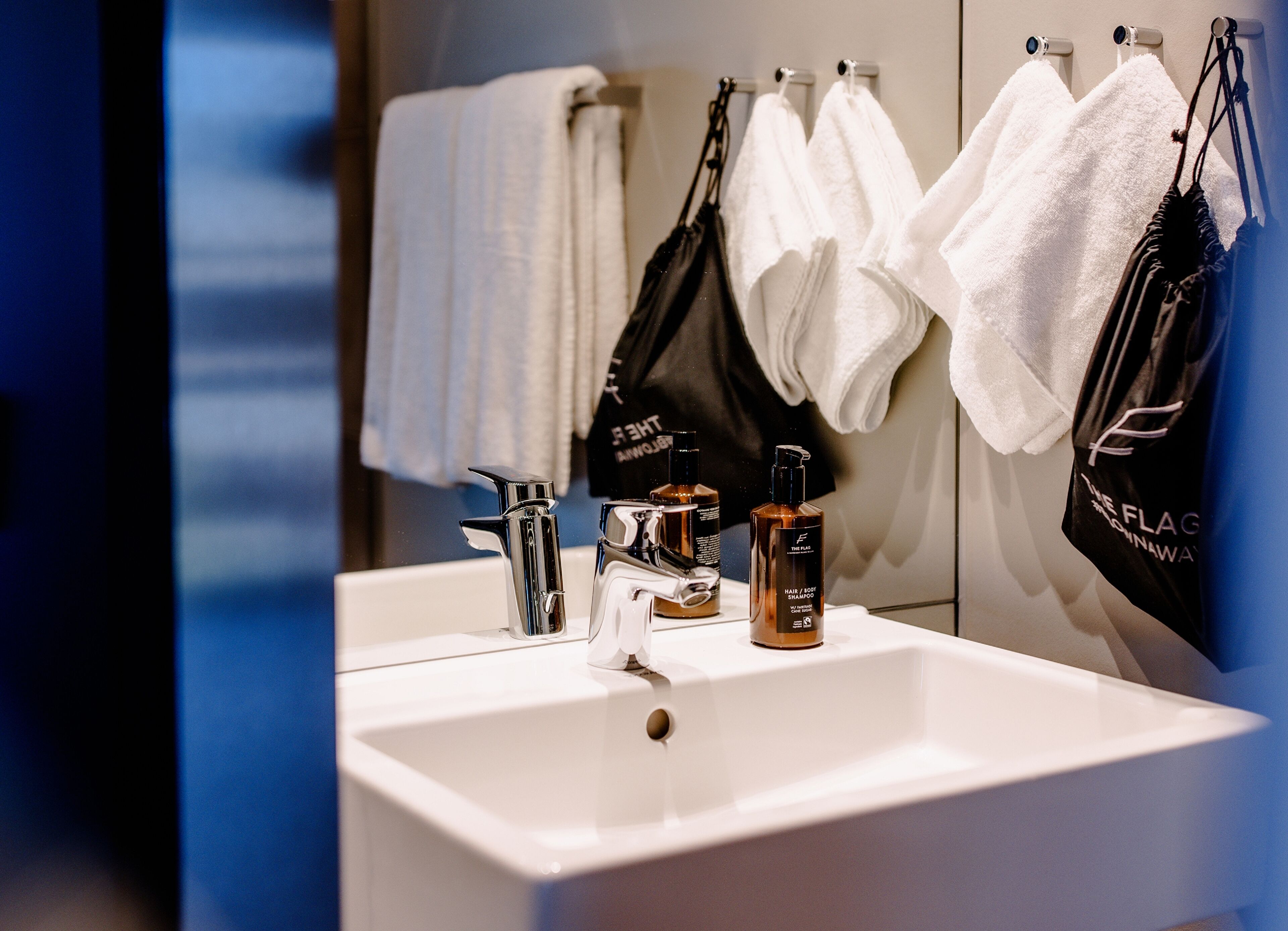 comfort studio, 2 single beds | bathroom amenities | shower, rainfall showerhead, free toiletries, hair dryer