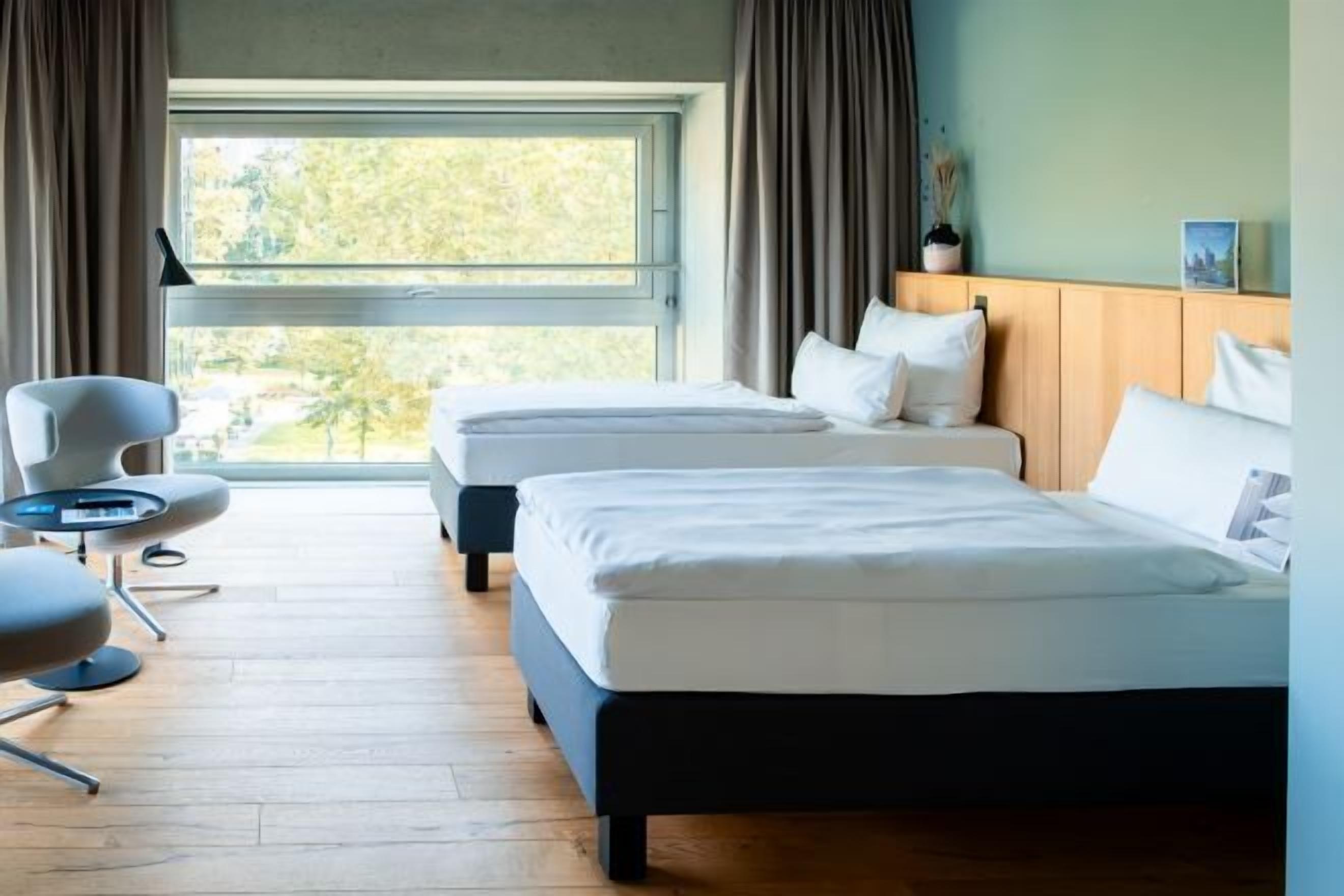 Hochwertige Bettwaren, Zimmersafe, Schreibtisch