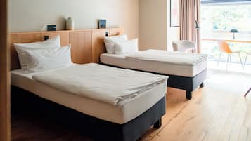 Comfort Studio, 2 Twin Beds | Courtyard view