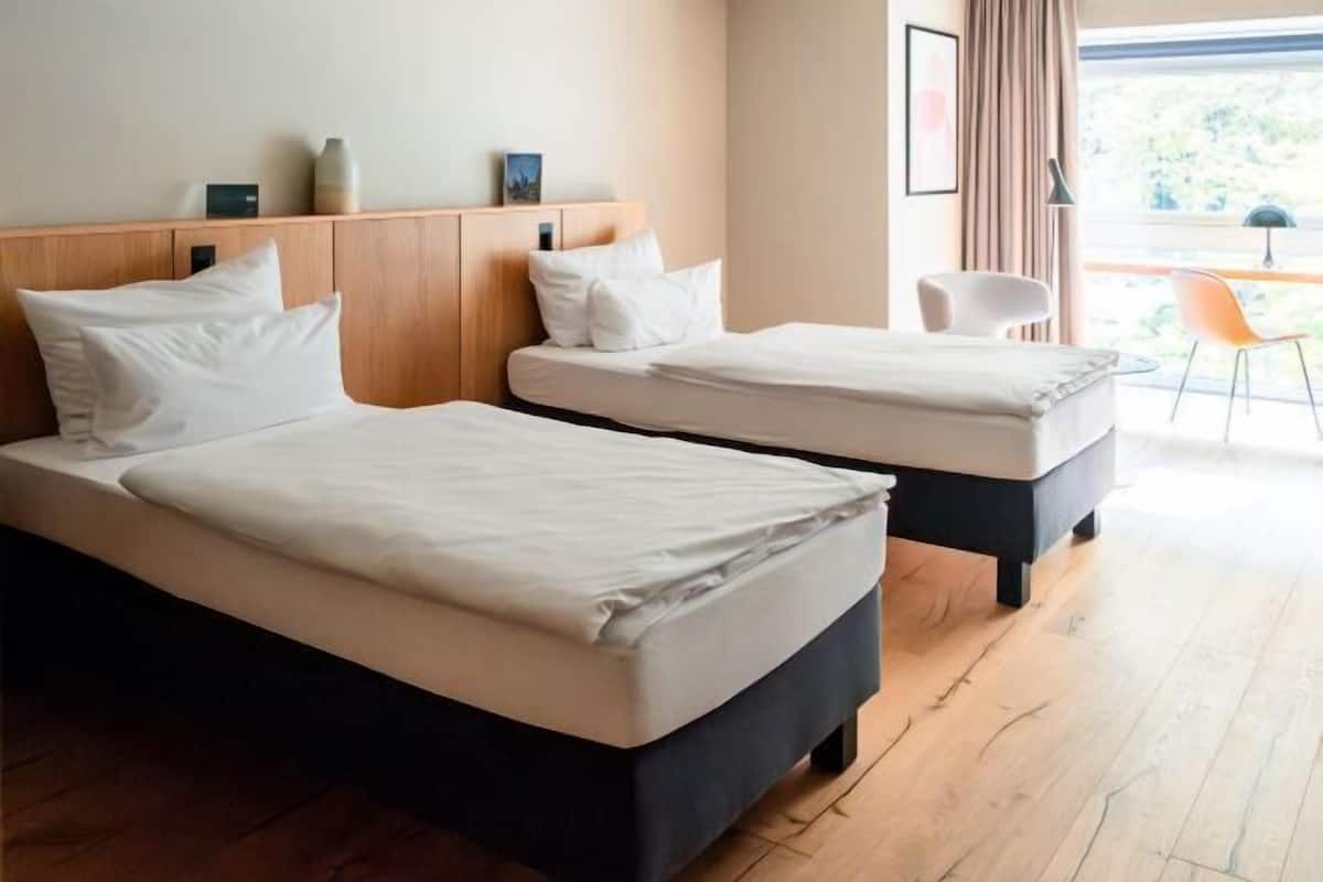 Premium bedding, in-room safe, desk, laptop workspace