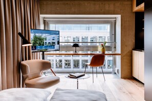 40-inch LED TV with digital channels, TV, MP3 dock - THE FLAG West M. (Frankfurt)