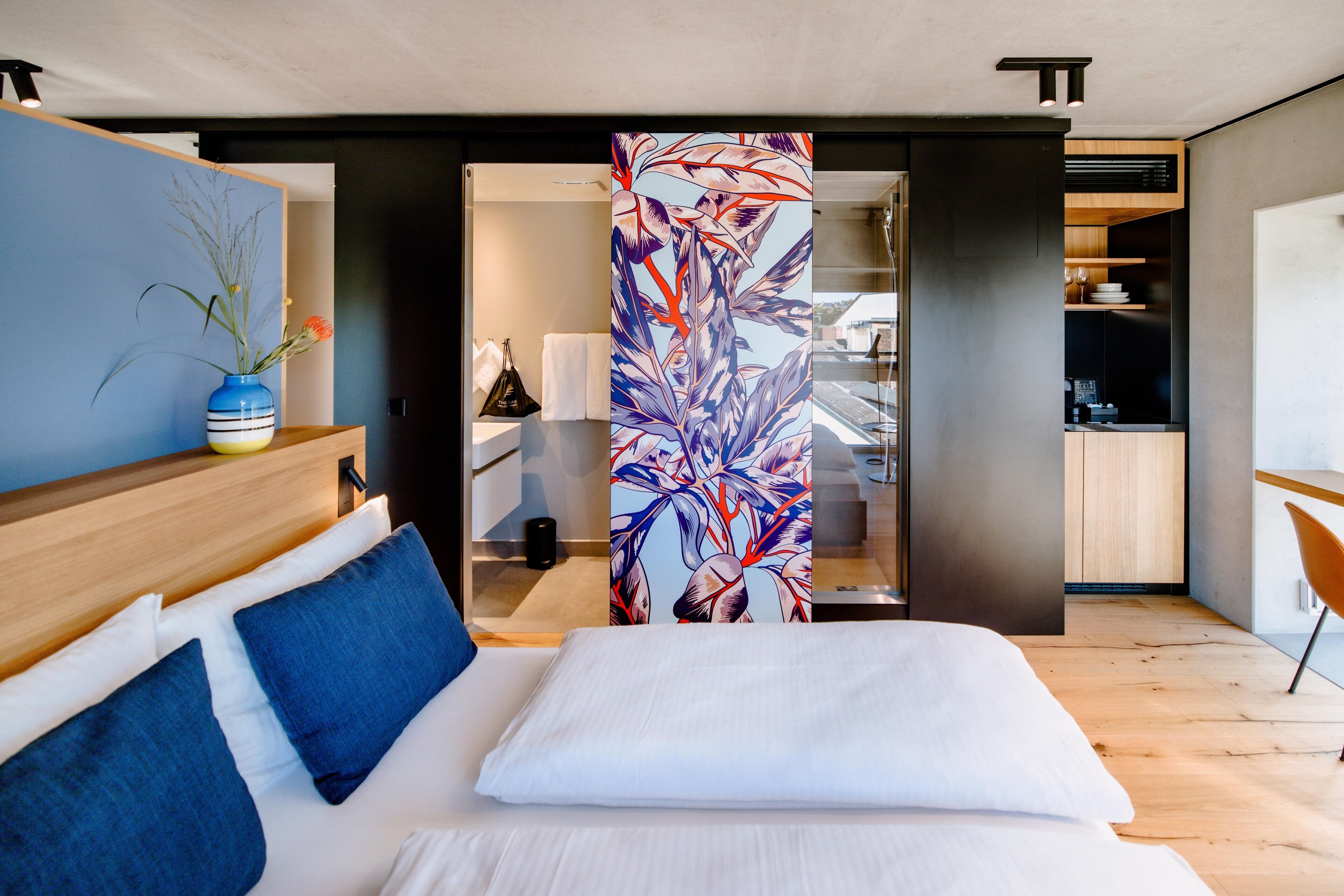 business studio | bathroom | shower, rainfall showerhead, free toiletries, hair dryer