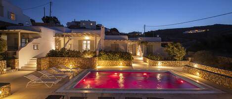 المنشأة من الداخل