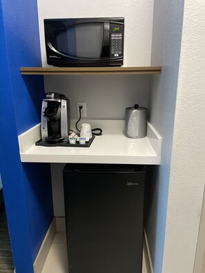 Private kitchenette - Holiday Inn Express & Suites Leander by IHG (Leander)