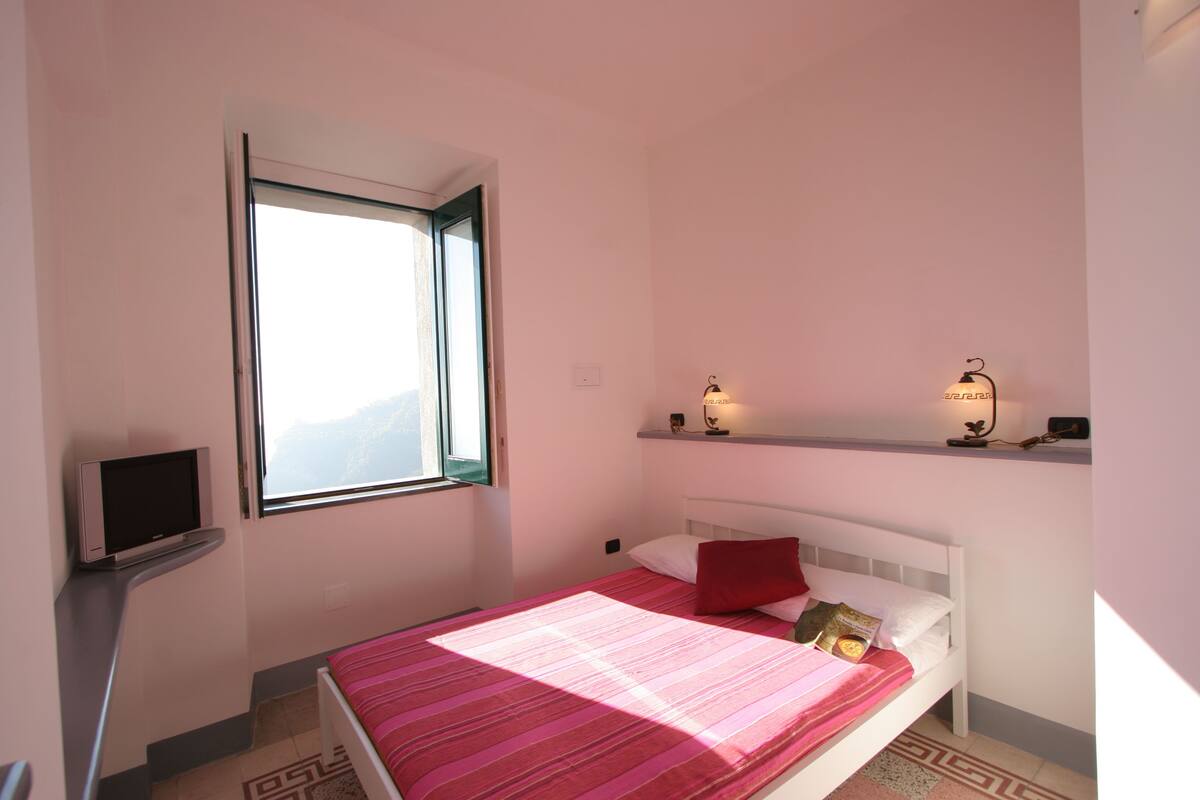 Double Room | In-room safe, desk, free WiFi, bed sheets
