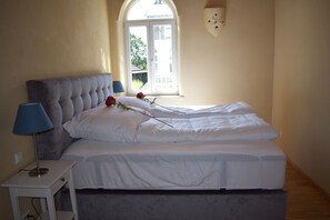 2 makuuhuonetta, silitysrauta/-lauta, vauvan matkasänky, ilmainen Wi-Fi