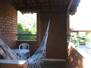 Quarto E | Balcony - Pousada Casa Da Trilha (Palmeiras)