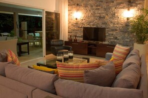 Villa (3 Bedrooms) | Living room