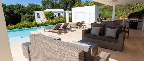 Villa (3 Bedrooms) | Balcony