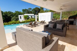 Villa (3 Bedrooms) | Balkon