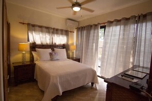 Villa (2 Bedrooms) | 2 sovrum, strykjärn/strykbräda, gratis wi-fi och sängkläder