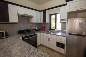 Villa (2 Bedrooms) | Private kitchen | Oven, stovetop, espresso maker, cookware/dishes/utensils - Two Bedroom Just Build Quiet and Private (Sosúa)