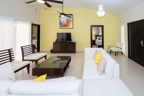 5 bedrooms, iron/ironing board, free WiFi, bed sheets