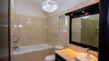 House (5 Bedrooms) | Bathroom