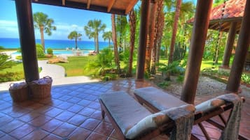 House (5 Bedrooms) | Balcony