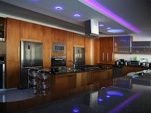 Villa (1 Bedroom) | Private kitchen | Oven, dishwasher, espresso maker