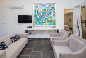 House (3 Bedrooms) | Living room
