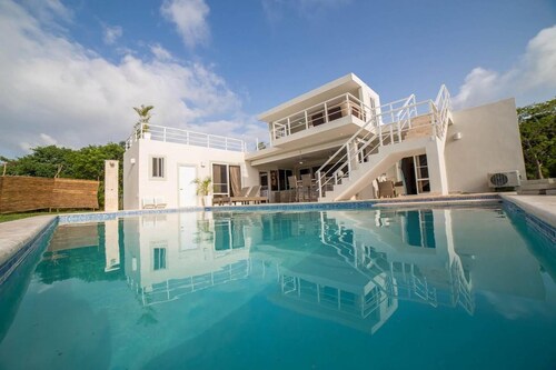 Spectacular Private 3 Bedroom Villa in Gated Community