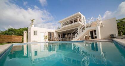 Spectacular Private 3 Bedroom Villa in Gated Community