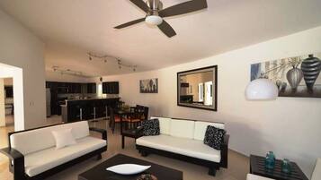 Deluxe Villa (6 Bedrooms) | Private kitchen | Fridge, microwave, oven, stovetop