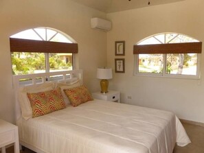 Villa (6 Bedrooms) | 6 chambres, fer et planche à repasser, Wi-Fi, literie fournie