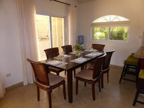 Villa (6 Bedrooms) | Cuisine privée | Un four, surface de cuisson, cafétière à espresso