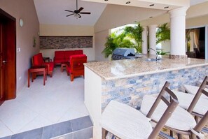 Villa (6 Bedrooms) | Balcon